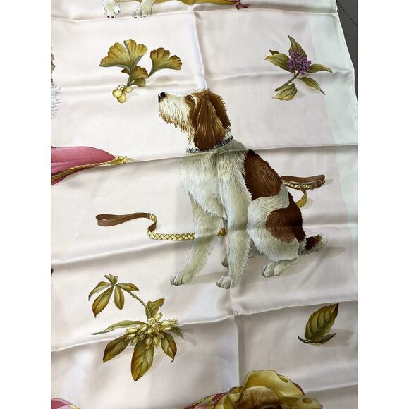 SALVATORE FERRAGAMO 100% SILK TWILL SCARF 34" SQUARE DOGS - Picture 4 of 5